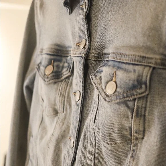 THYME Light  blue washed denim jean jacket - Picture 4 of 6